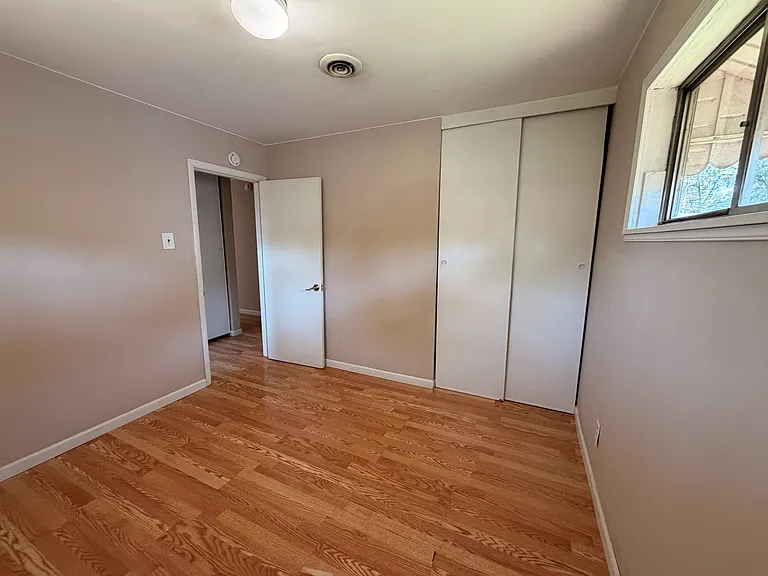 9524 Guthrie Ave — Photo 13