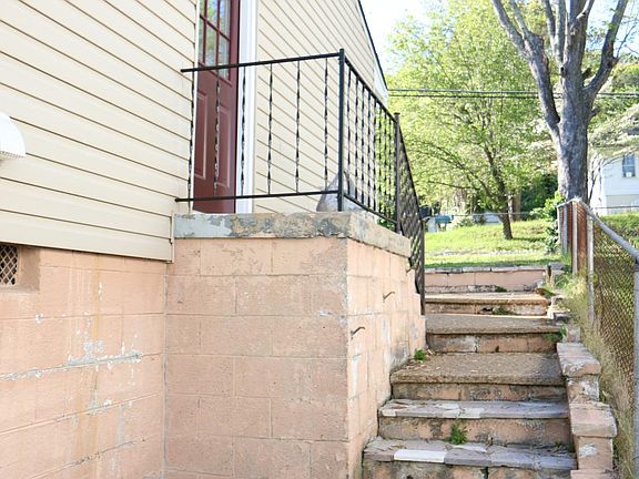 4th image of 376 Hiawassee Ave