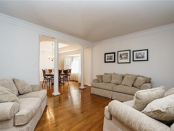 5th image of 12016 Simsbury Ct