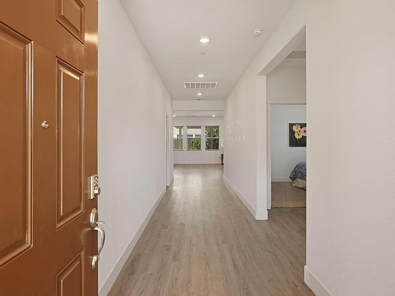 4th image of 801 Talavera Cir