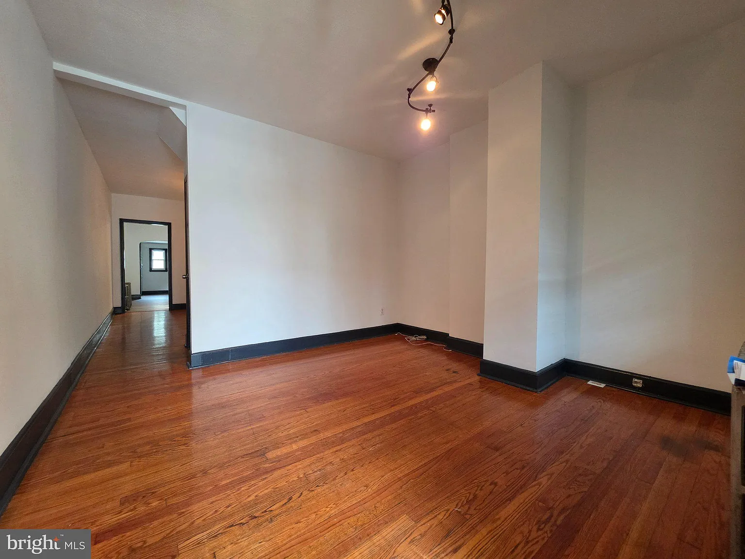 2 bed, 1.0 bath, 980 sqft, $1,875 — Photo 3
