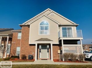 28212 S Pointe Ln, Chesterfield, MI 48051