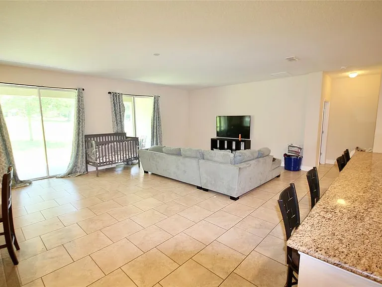 1073 Cavan Dr — Photo 7
