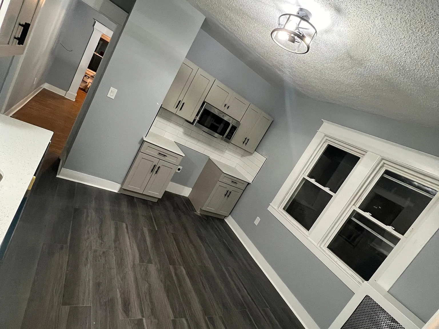 180 Oak Grove Ave — Photo 3