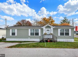 225 Brick Ln, New Oxford, PA 17350