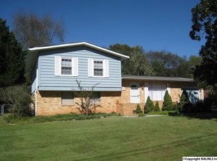 422 N Edgemont Cir NW, Huntsville, AL 35811