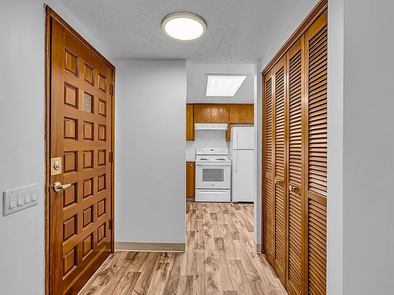 Kingcity Apartments — Photo 71