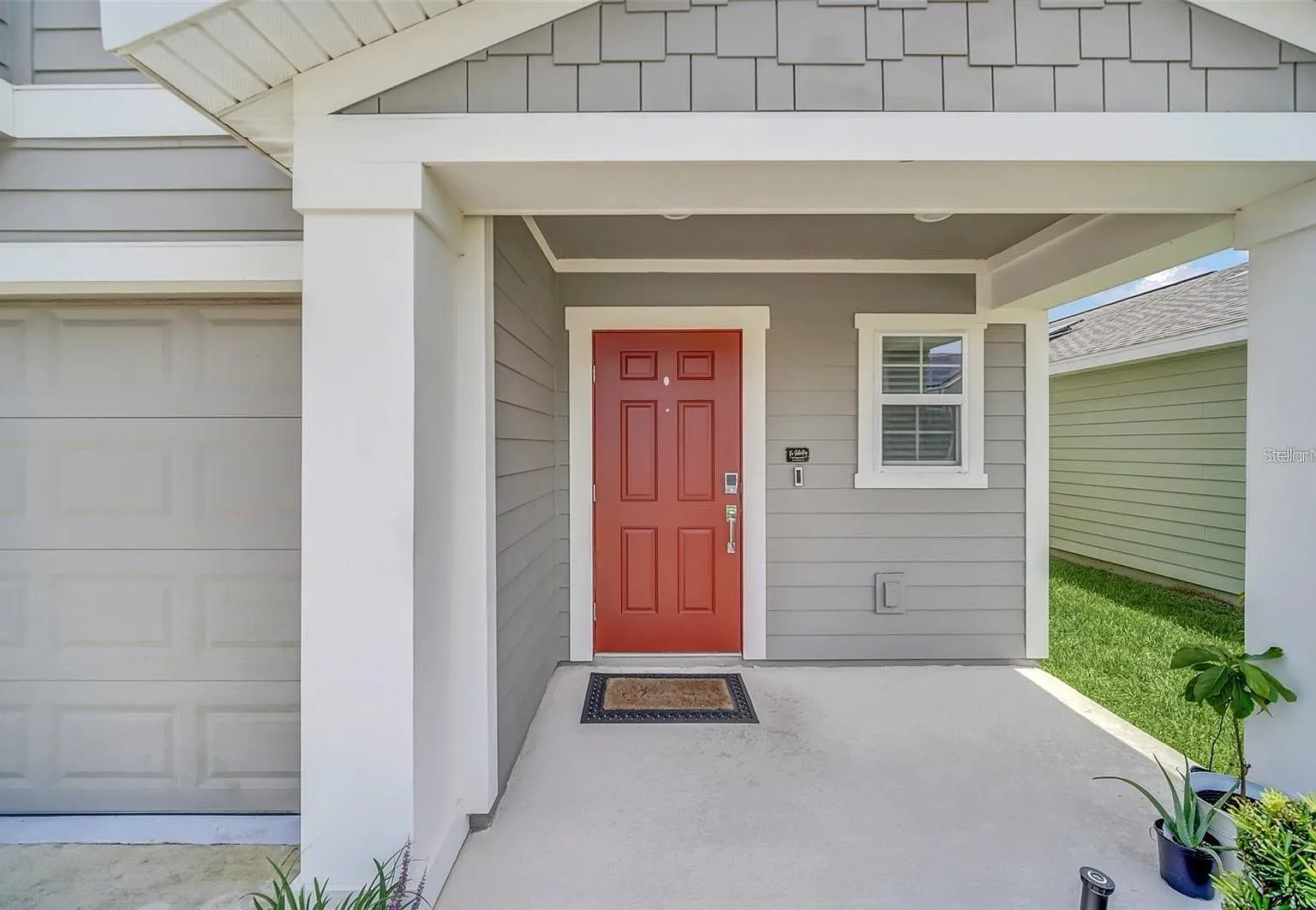 6 bed, 2586 sqft, $3,200 — Photo 2