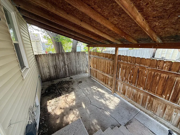 313 W 15th St — Photo 13