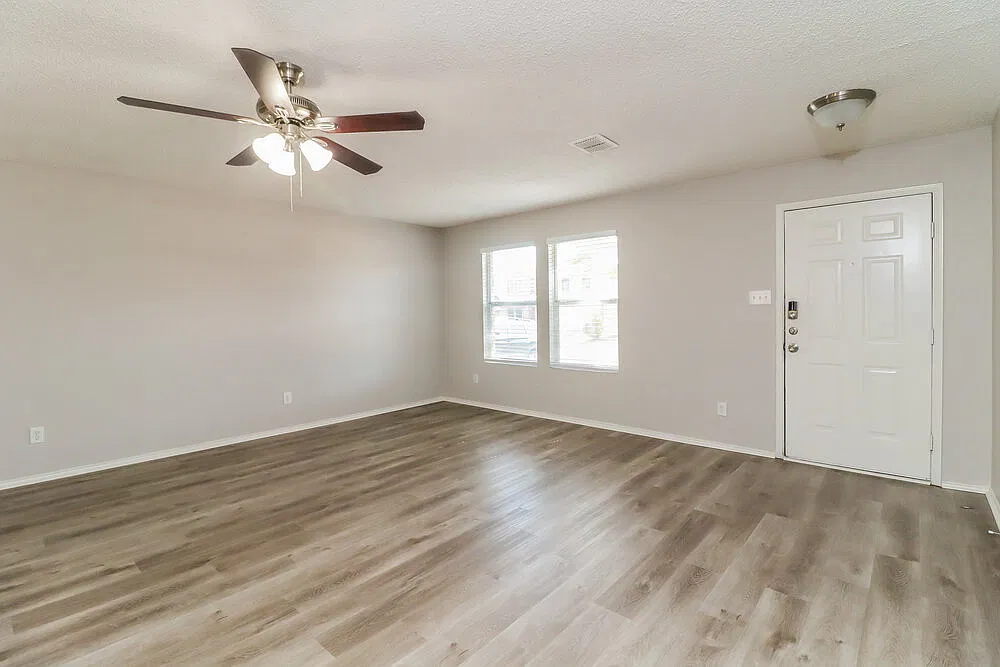 3 bed, 2.0 bath, 1860 sqft, $2,210 — Photo 3