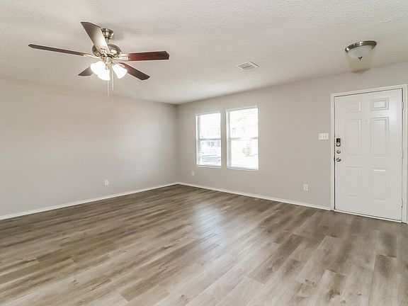 3rd image of 8728 Stonebriar Ln
