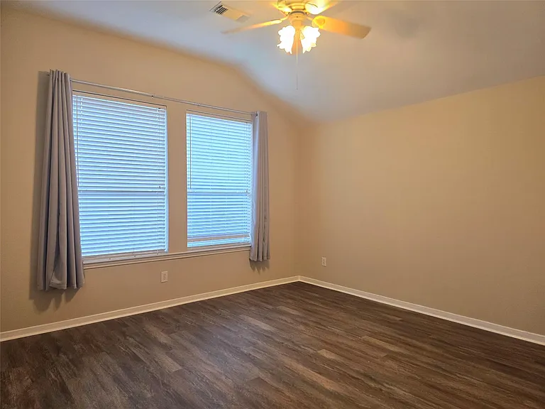 2706 Courtyard Ln — Photo 12
