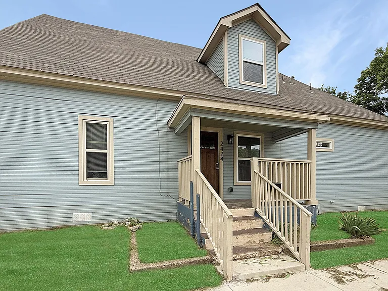 2424 McKinley Ave — Photo 2