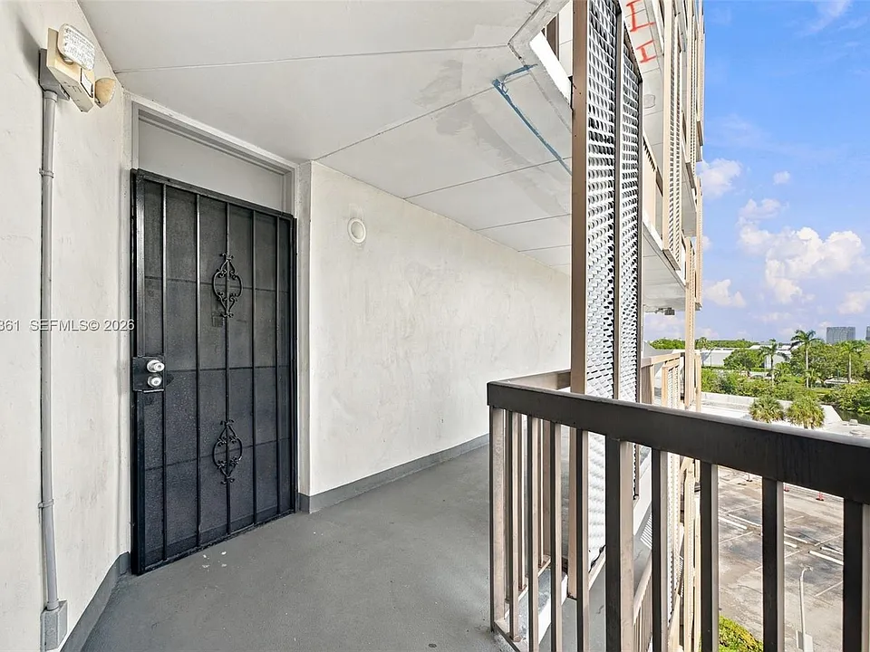 3475 N Country Club Dr #502
