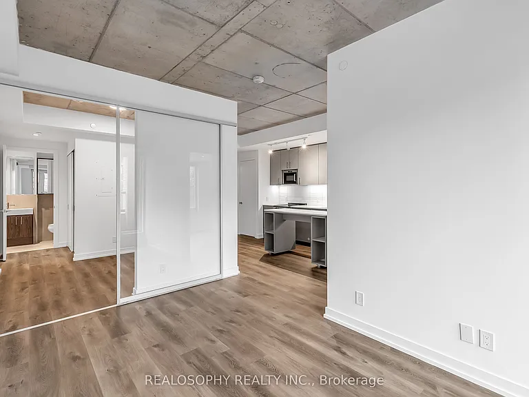 115 Larchmount Ave #308 — Photo 5