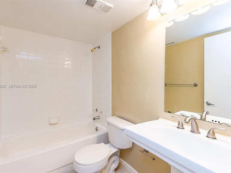 5721 Riverside Dr #202B5 — Photo 33