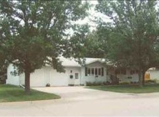 405 S Bruce St, Marshall, MN 56258