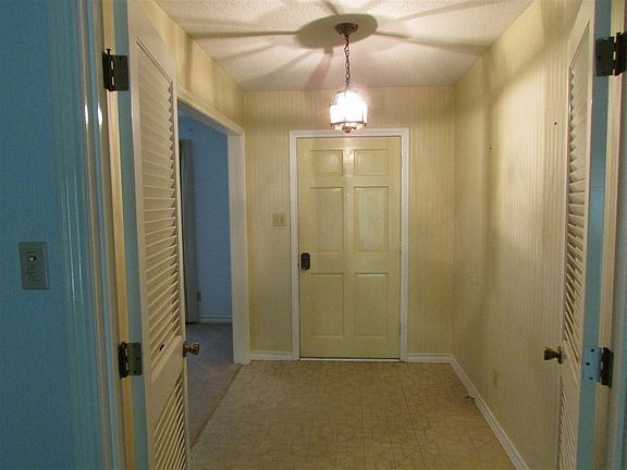 4th image of 1409 Palm Dr