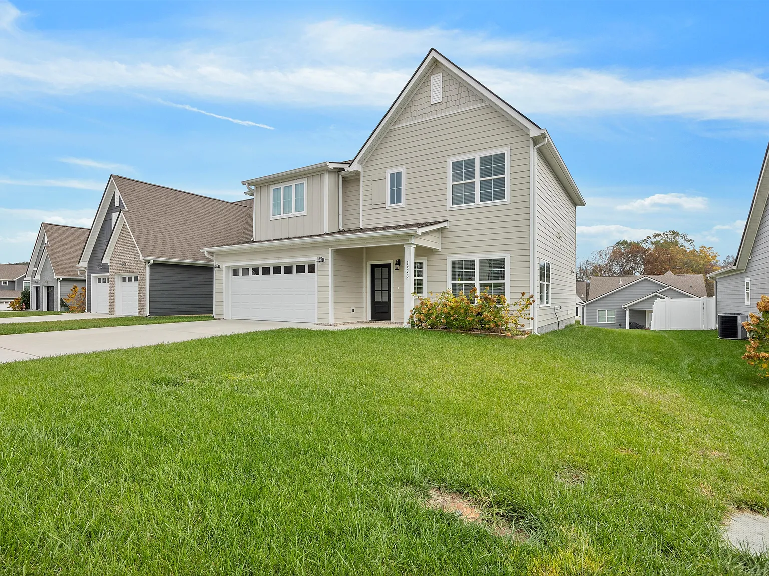 4 bed, 2.5 bath, 2212 sqft, $2,750 — Photo 2