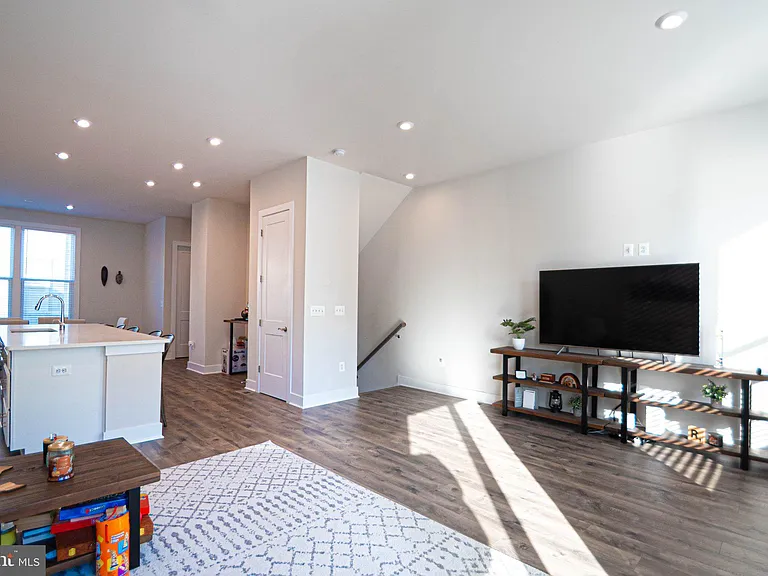 2453 Liberty Loop — Photo 32