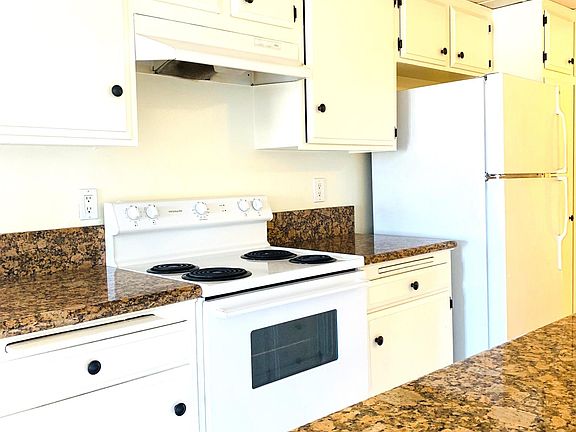 4th image of 815 S Shenandoah St APT 204