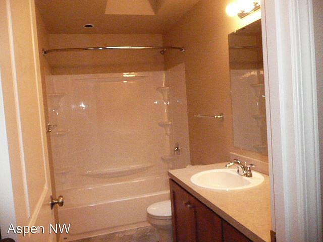 1st image of 14607 Parkdale Dr N