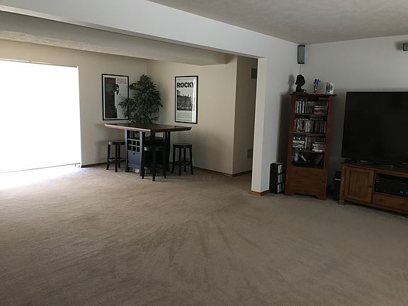 5th image of 1109 N Surrey St