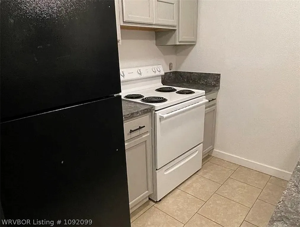 3 bed, 1.5 bath, 1161 sqft, $1,050 — Photo 3