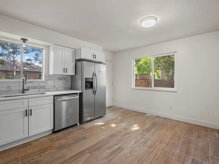 509 S Mansfield Ave — Photo 8