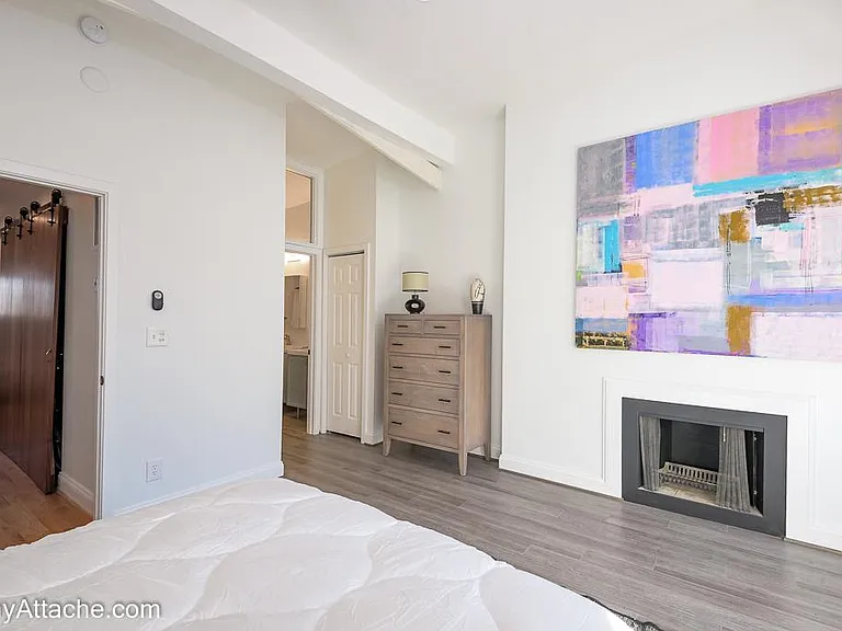 224 E St NE — Photo 23