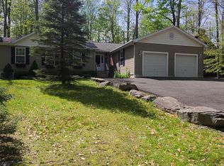 112 Lake View Rd, Greentown, PA 18426