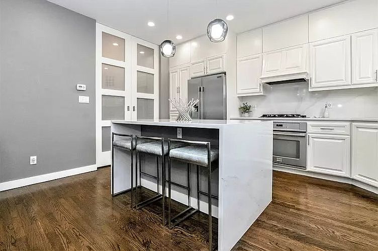 1st image of 4212 25th Ave