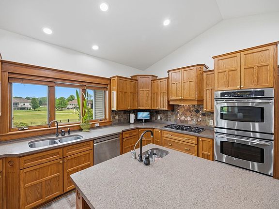 5th image of 323 Wileman Dr