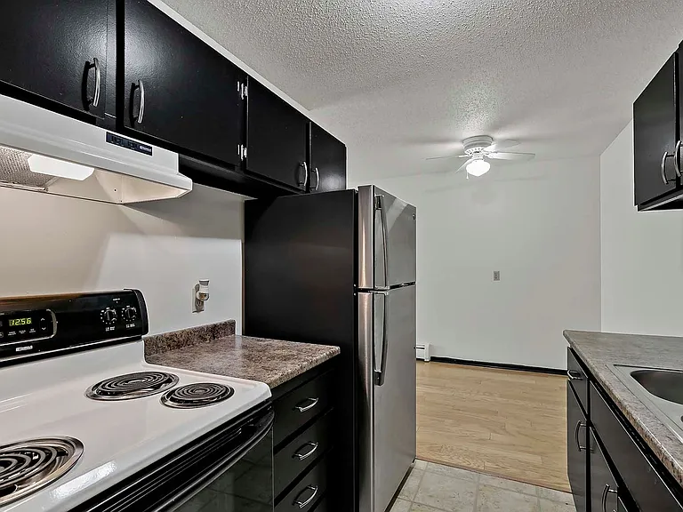 Winnetka Village Apts — Photo 36