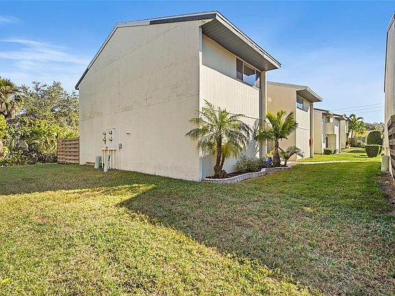 2nd image of 1143 Longfellow Rd