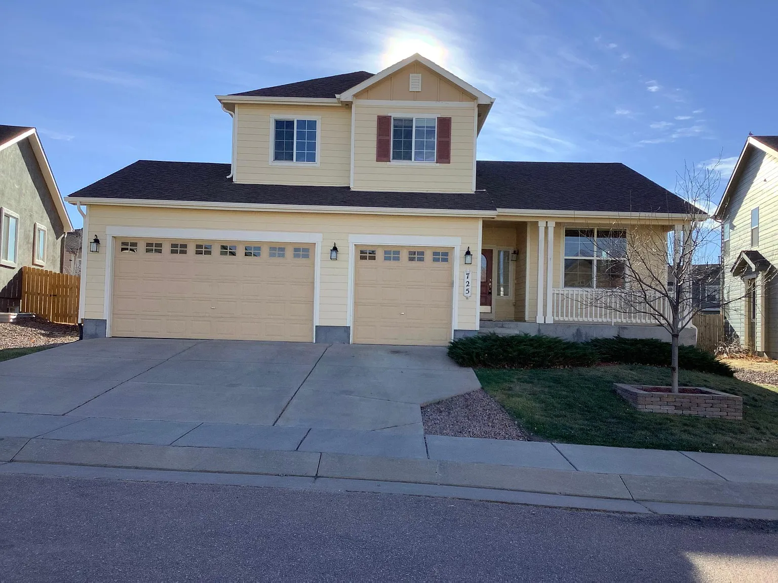 725 Airman Ln — Photo 1