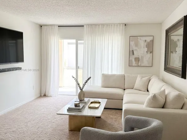 440 S Park Rd #4102, Hollywood, FL 33021