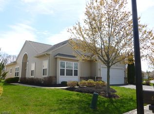 4 Daulton Dr, Somerset, NJ 08873