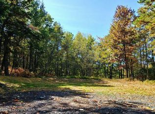 1052 Clover Rd, Long Pond, PA 18334