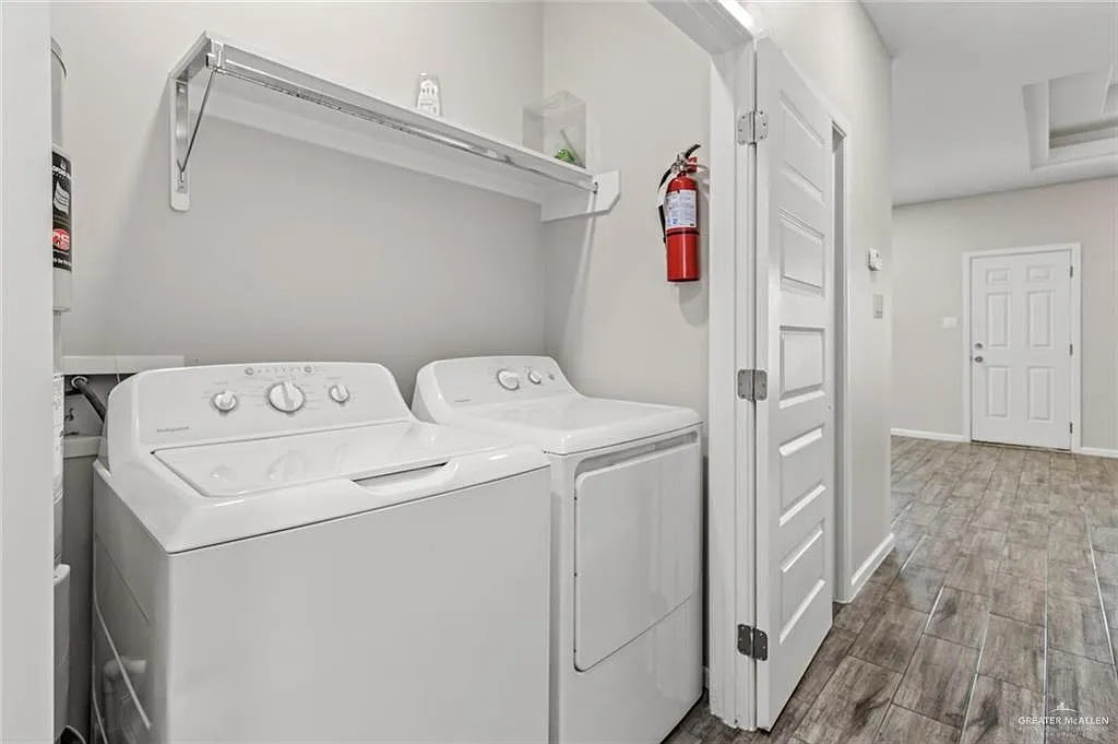 2 bed, 2.0 bath, 928 sqft, $1,075 — Photo 3