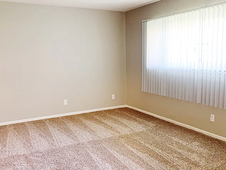 Oak Creek Apartments — Photo 15