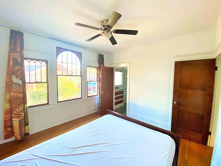 361 S Berendo St — Photo 9