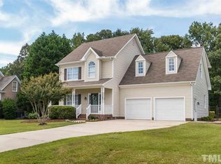 808 Nakina Dr, Fuquay Varina, NC 27526