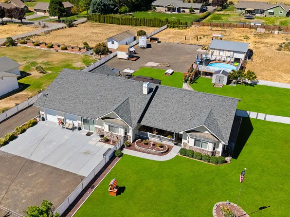 206 S Pear Ave, Yakima, WA 98908