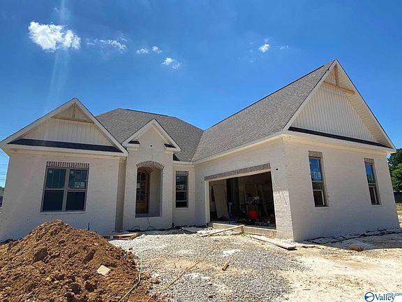 2nd image of 7 Old Cobb Farm Ln SE