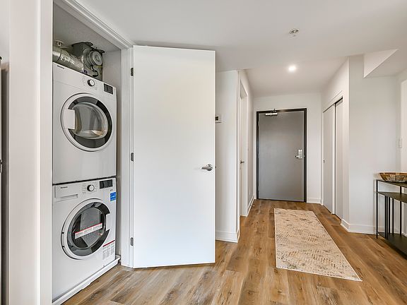 5th image of 19 Robinson Ave #207