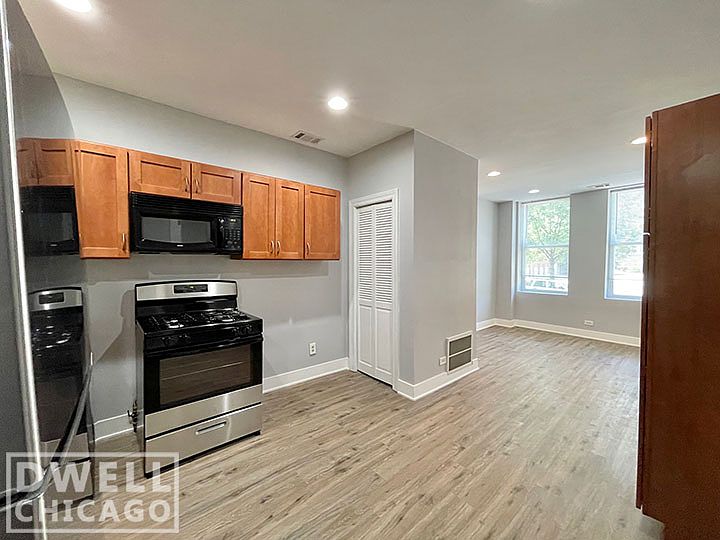 1st image of 1421 N Rockwell St #3E
