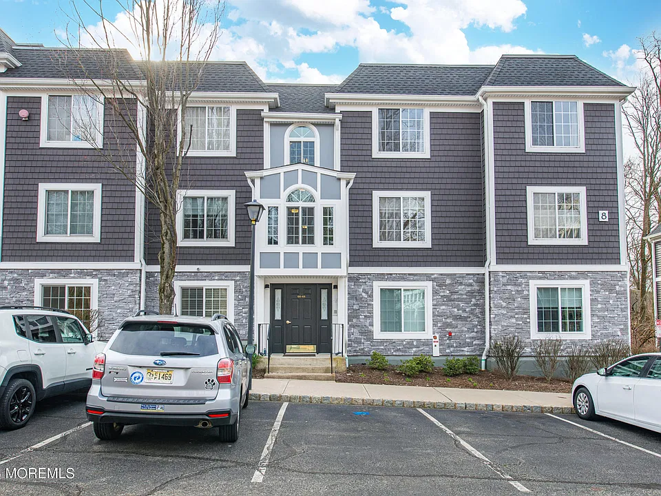 102 Village Dr