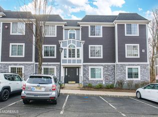 102 Village Dr, Morristown, NJ 07960
