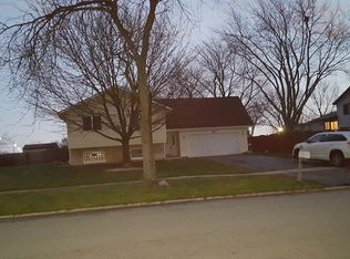 955 S Chippendale Dr, Bartlett, IL 60103
